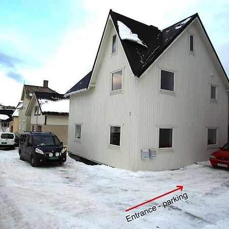 Sentral Leilighet Med 3 Soverom Harstad Esterno foto
