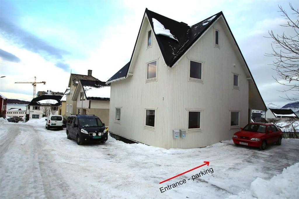 Sentral Leilighet Med 3 Soverom Harstad Esterno foto